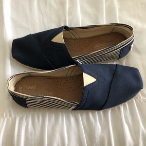 (NWOT) TOMS Navy and Cream Espadrilles Shoes